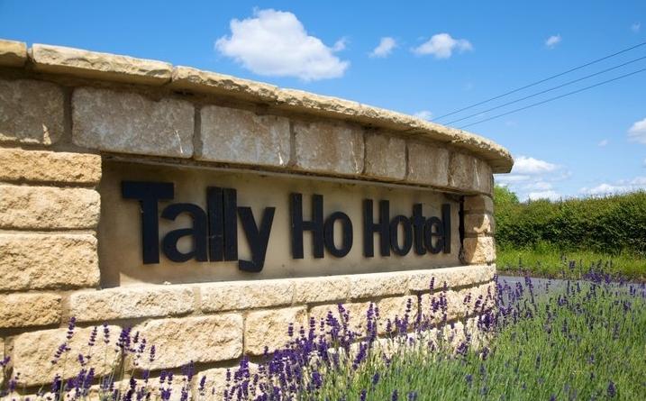The Tally Ho Hotel - B&B Bicester Dış mekan fotoğraf