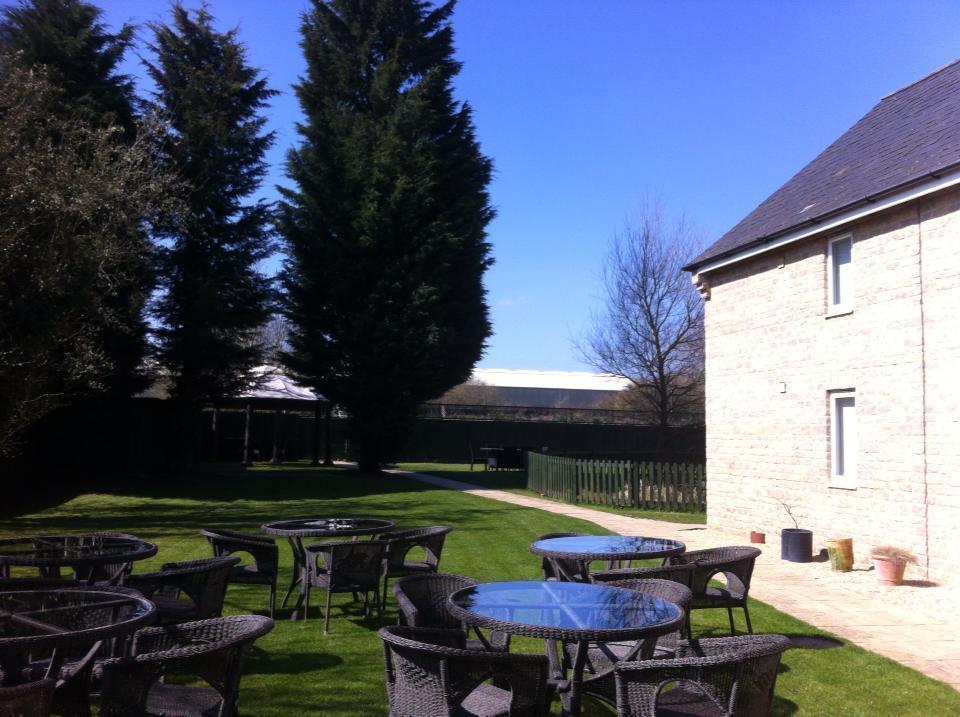 The Tally Ho Hotel - B&B Bicester Dış mekan fotoğraf
